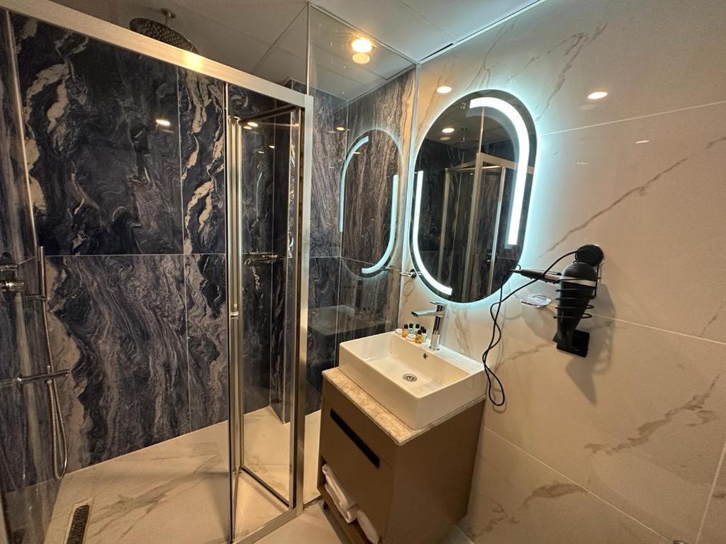 Istanblu Hotel Atasehir Istanbul Bagian luar foto